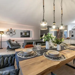 Alpenflair / Luxury / 100qm / Work / Travel / Netflix Apartment